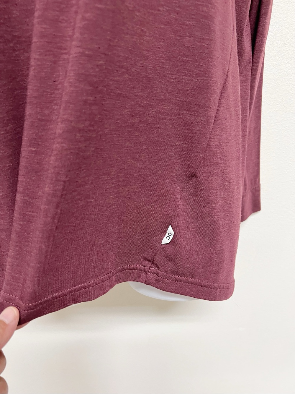 ON Running Womens Burgundy Long Sleeve Quick Drying Scoop Neck Long T Size M - Picture 2 of 6